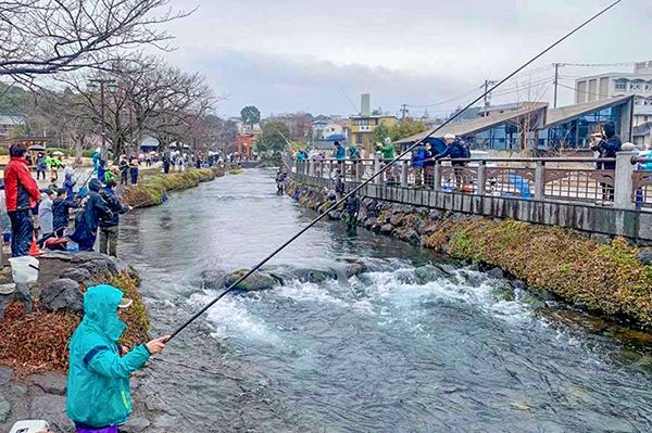 ますつり大会 鱒釣り
